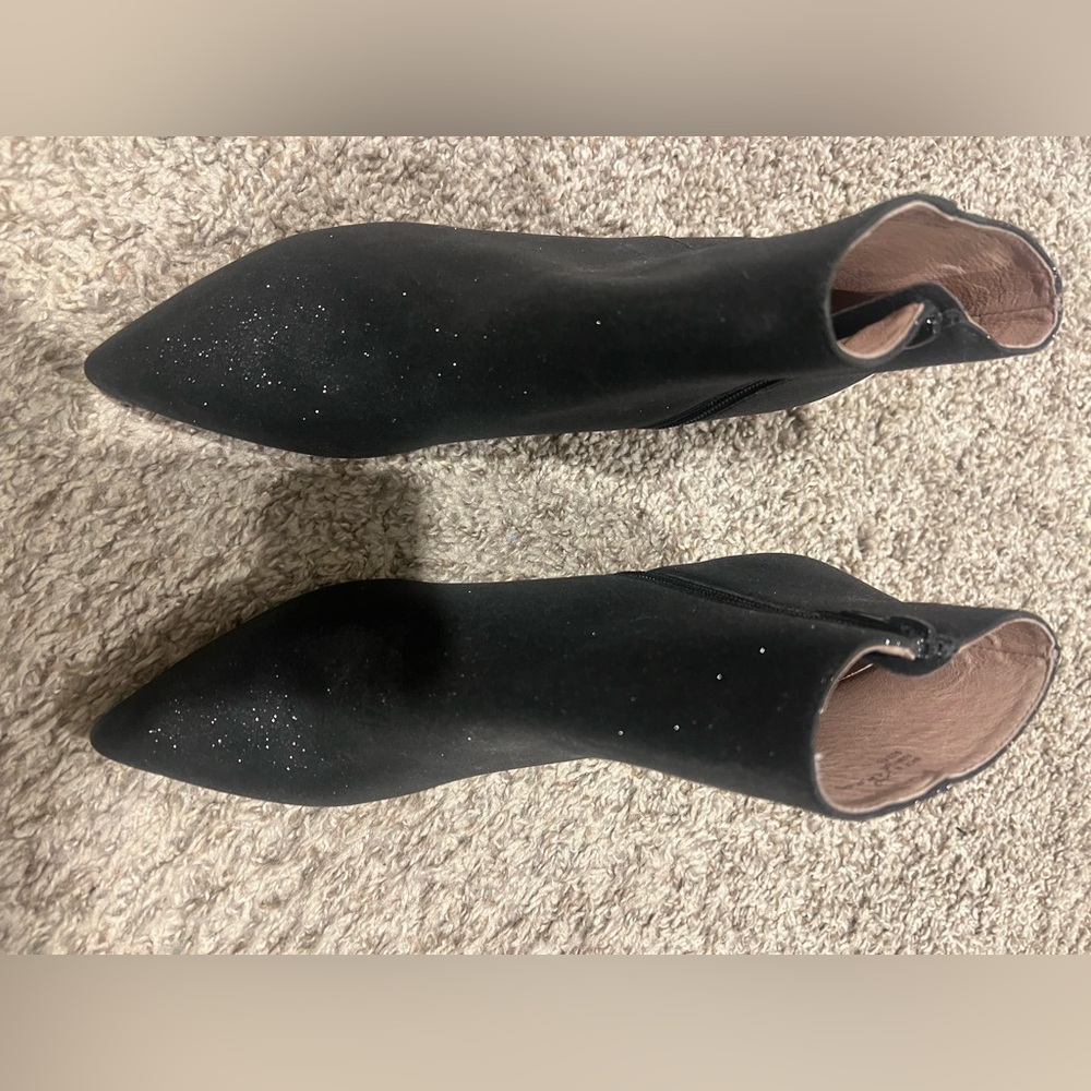 Elegant Black Ankle Boots
Anthropologie brand